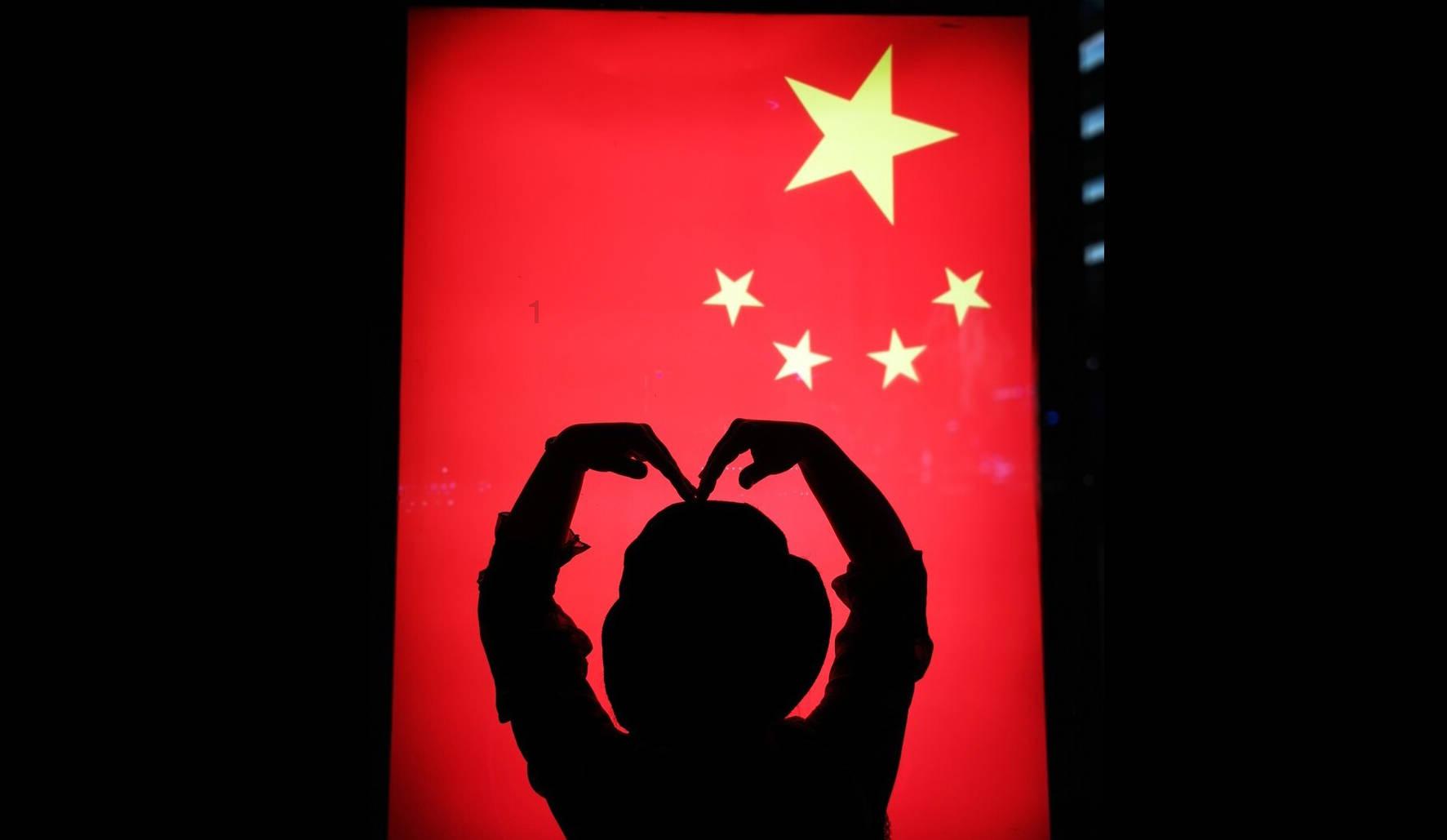 房子我租了五年了，如今要拆迁，房东应不应该给点分红？