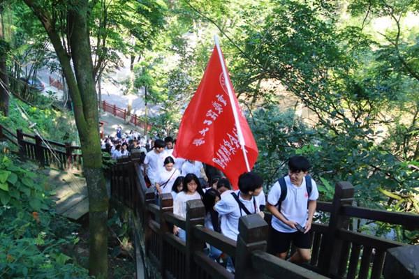 陕西省政协十三届二次会议在西安开幕